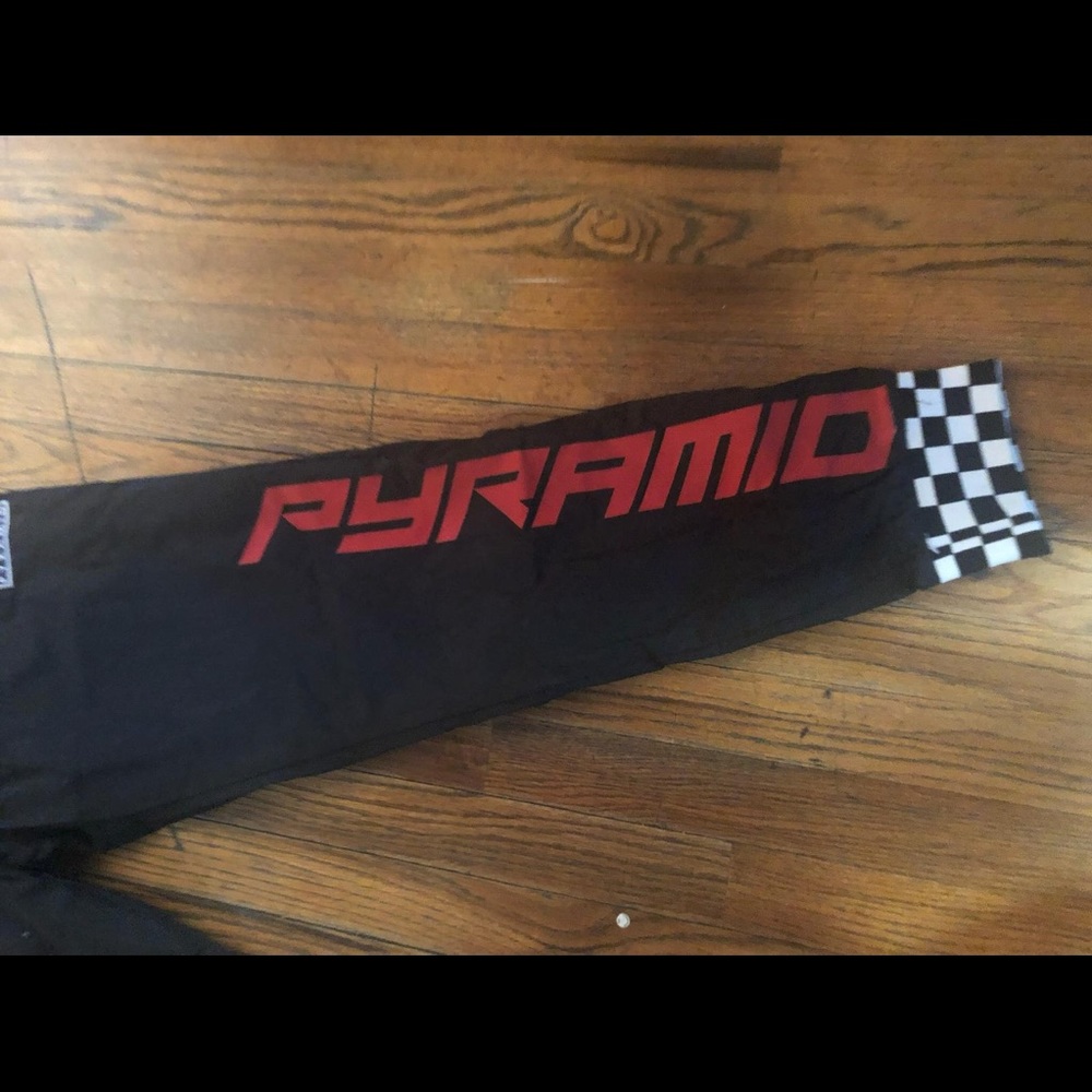 Black Pyramid - Picture 2 of 5